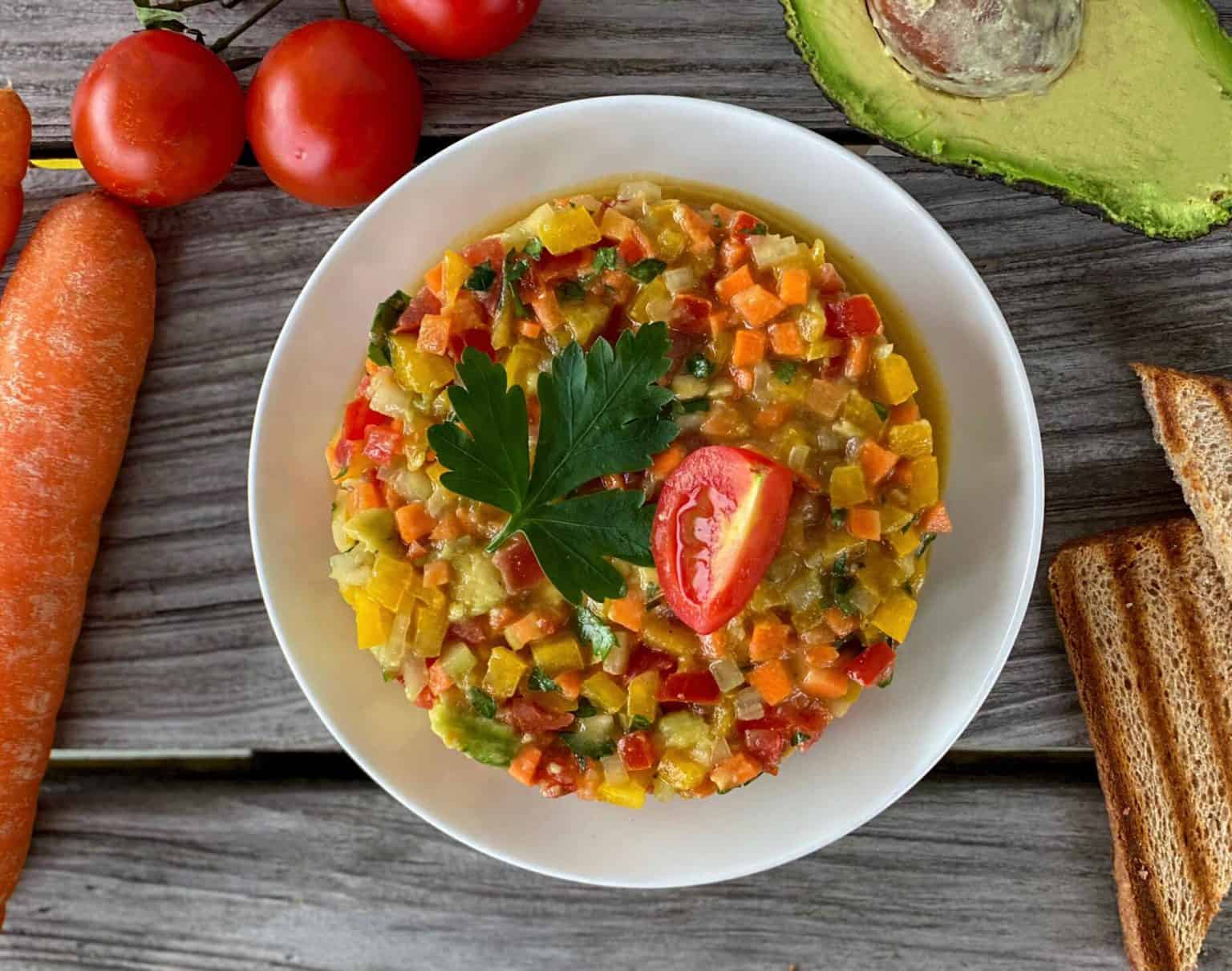 gesundes Gemüse Tatar mit Avocado, vegan - Vegi-World