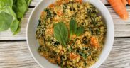 Gemüse Quinoa vegan mit Karotten und Spinat