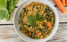 Gemüse Quinoa vegan mit Karotten und Spinat