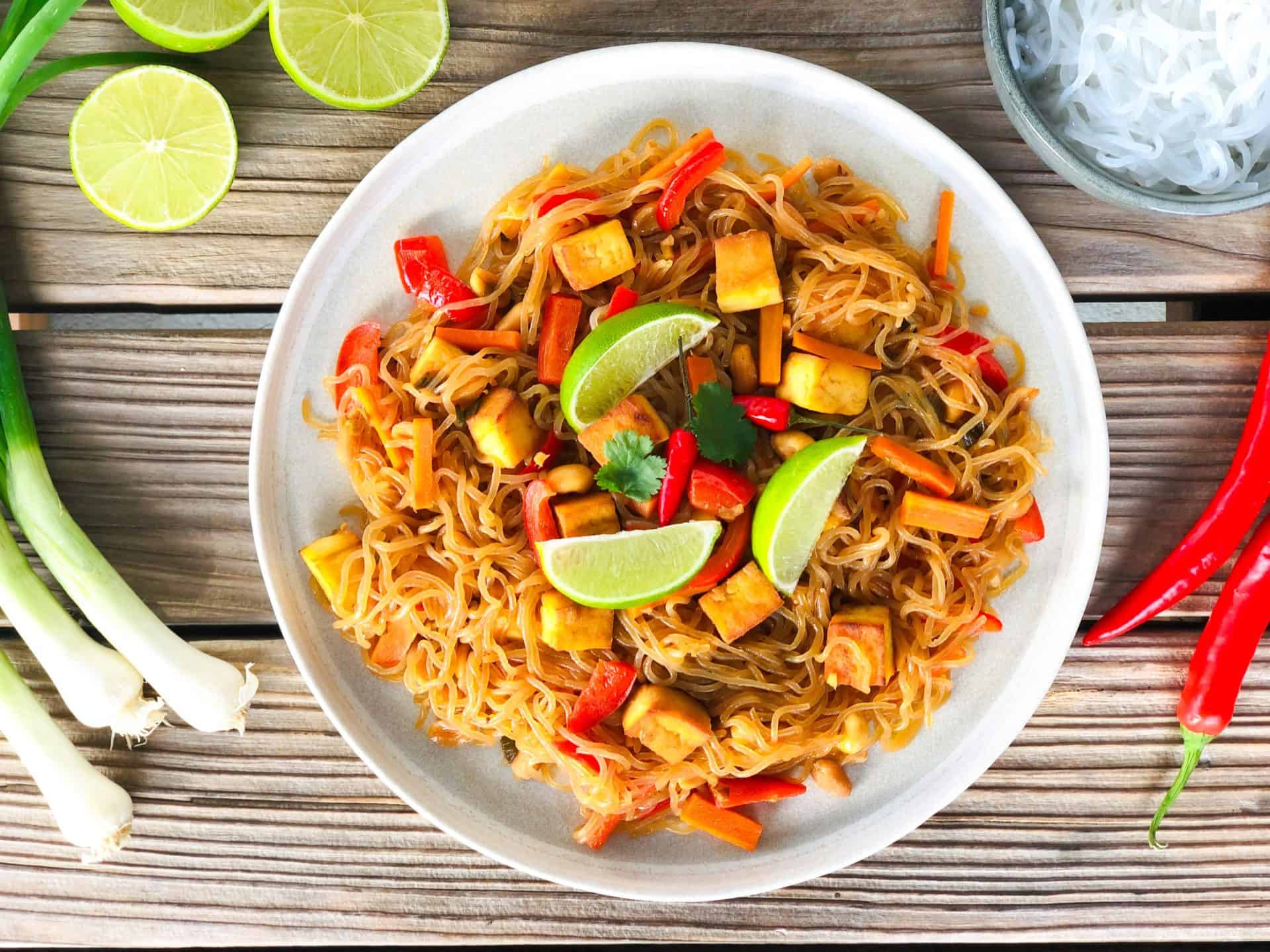 leckerstes veganes Pad Thai mit Shirataki Nudeln und Tofu - Vegi-World