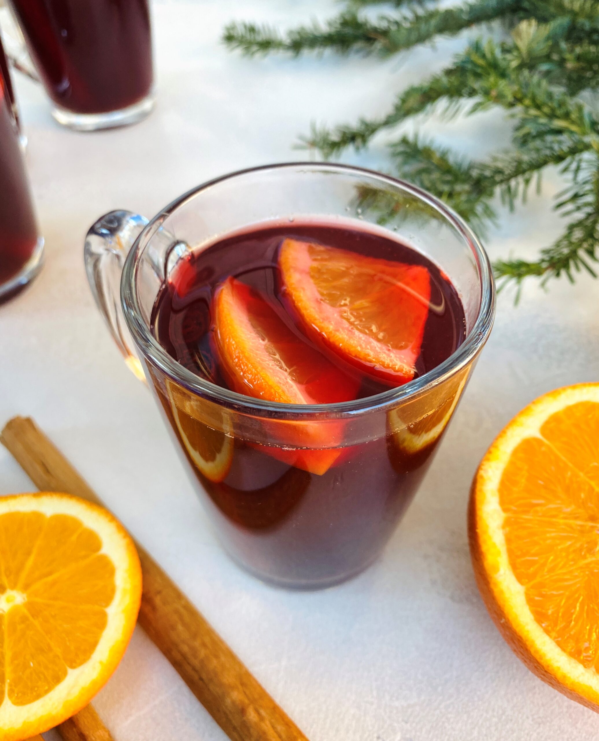 gesunder, alkoholfreier Glühwein mit Johannisbeersaft