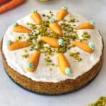 leckerster gesunder Karottenkuchen: zuckerfrei und vegan (mit veganem Frosting)