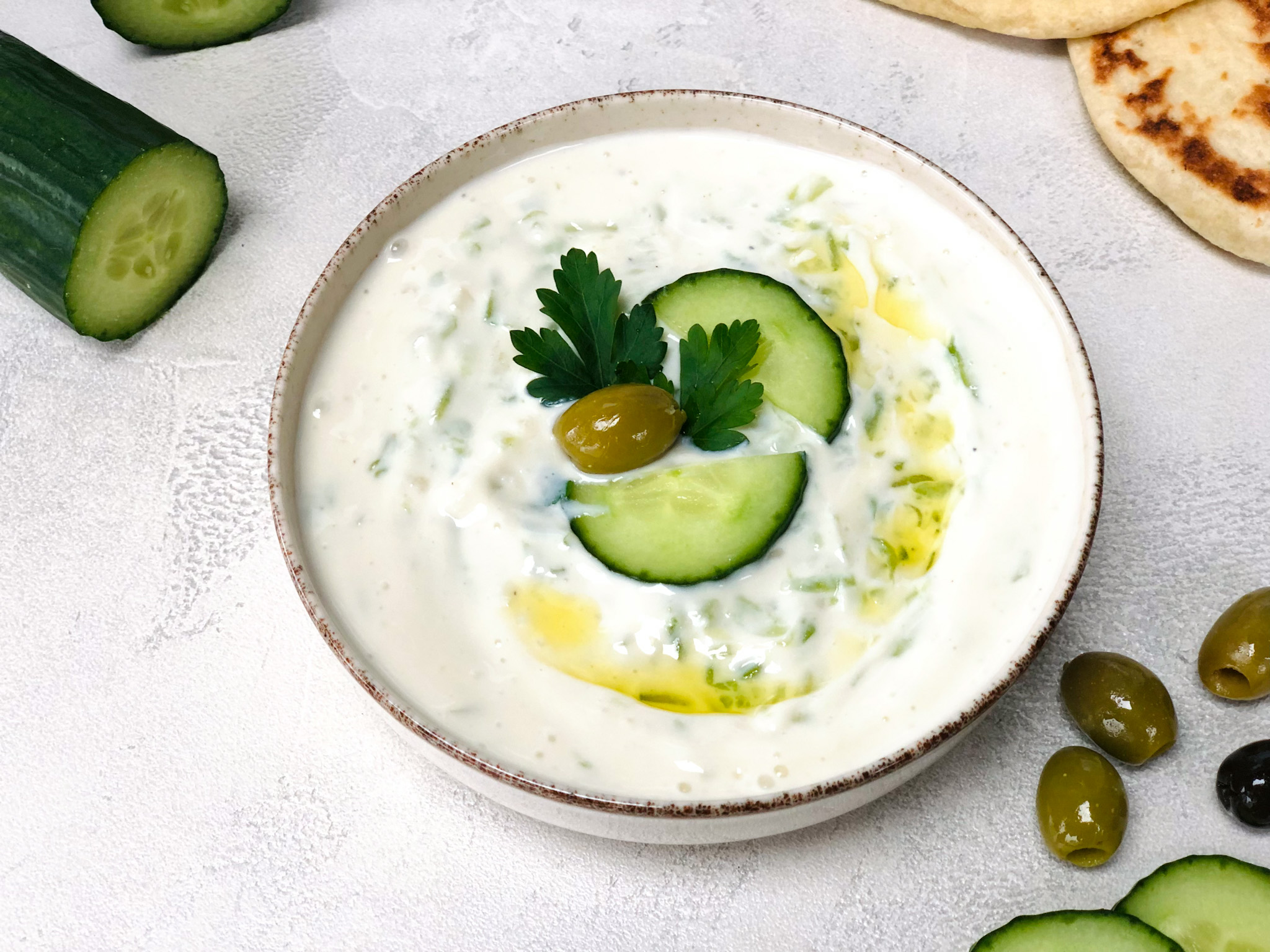 original griechisch: Tzatziki Dip mit Pitabrot *vegan*