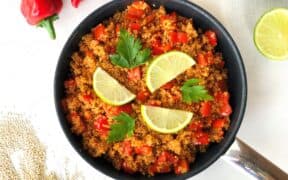 Gesund und superlecker: Quinoa Pfanne mit Peperoni (vegan)