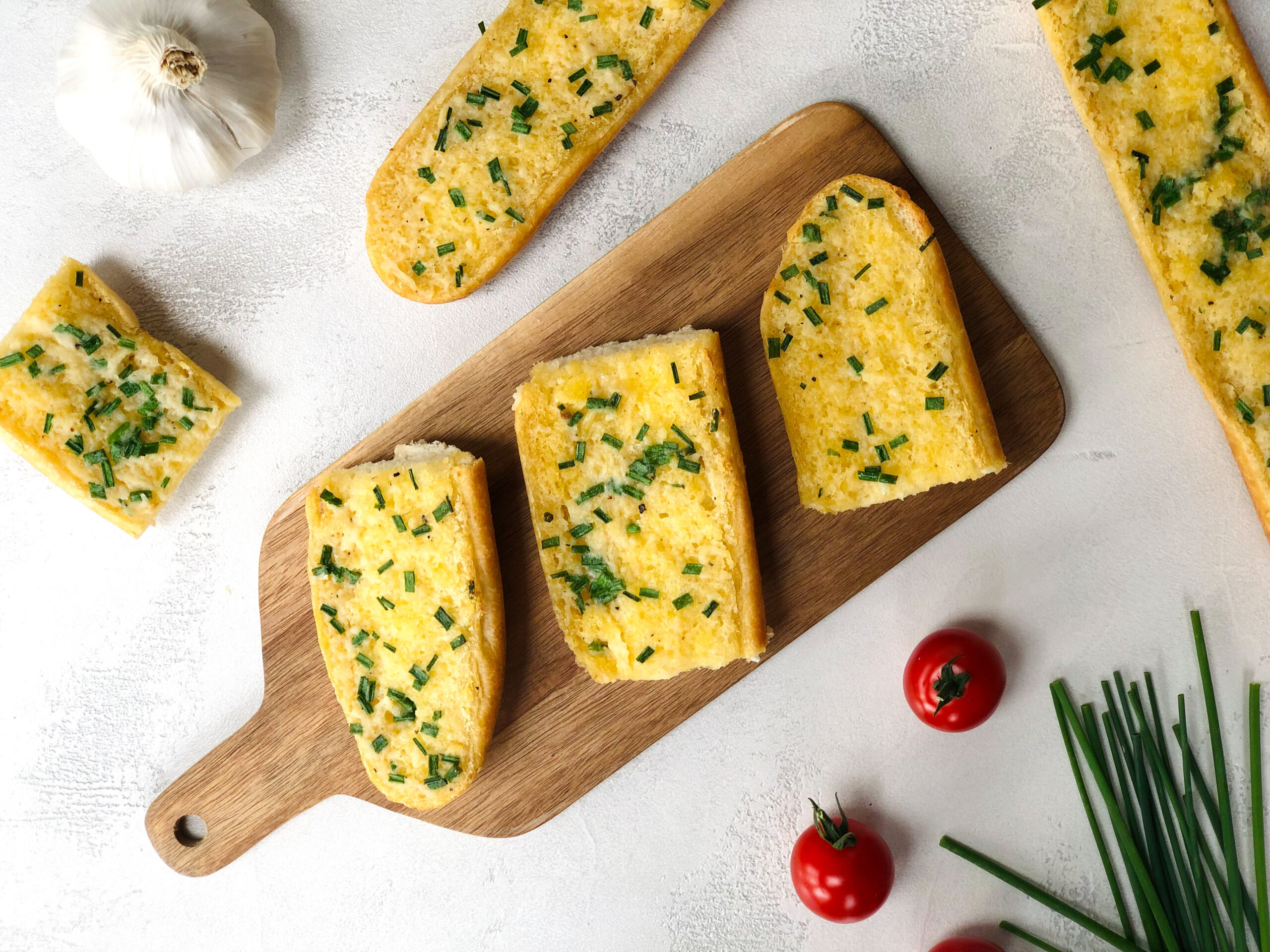 veganes Knoblauchbrot mit Knoblauch aus dem Ofen (Knoblauchmargarine)