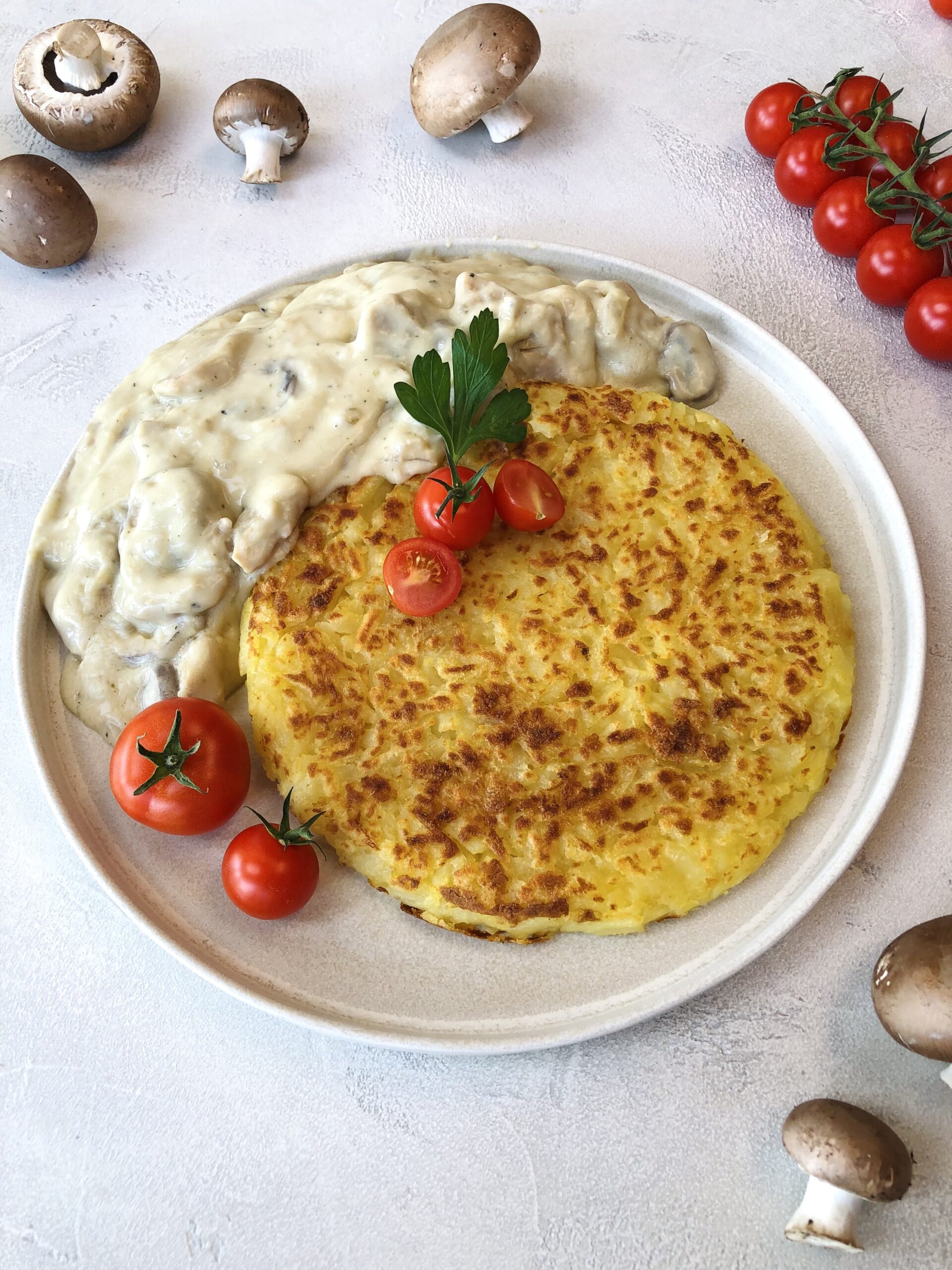 Veganes Zürcher Geschnetzeltes mit Schweizer Rösti (Züri Gschnätzlets)