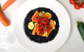 Schwarzer Risotto mit Ofengemüse (black rice risotto) vegan