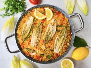 Chicorée Paella, Spanisches Reisgericht verfeinert mit SwissDiva Chicorée, vegan