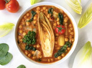 Potaje de Garbanzos mit Chicorée (traditioneller spanischer Kichererbsen-Eintopf)