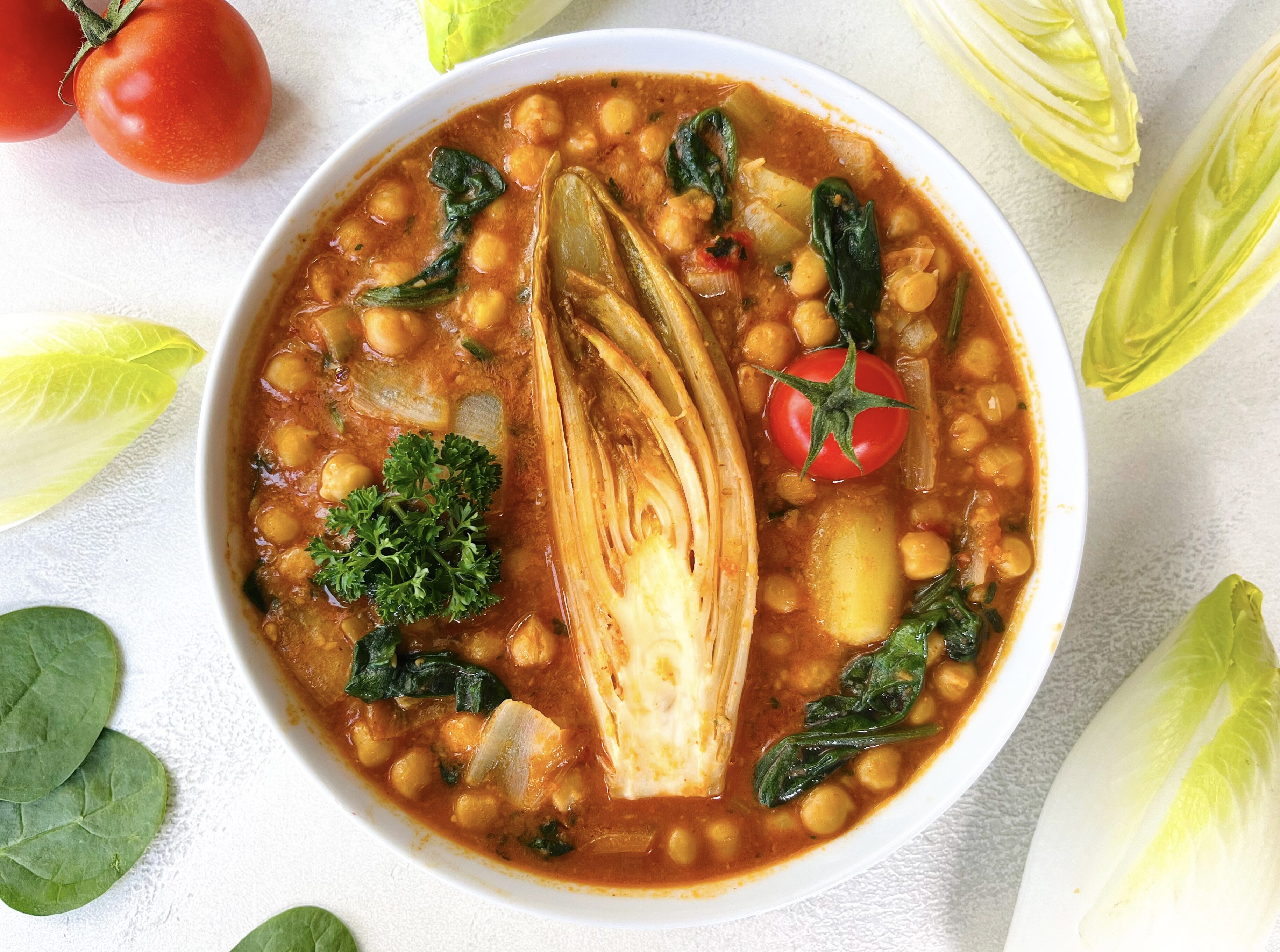 Potaje de Garbanzos mit Chicorée (traditioneller spanischer Kichererbsen-Eintopf)